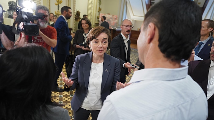 Christine Fréchette s'entretient avec les parents de Zachary Miron.