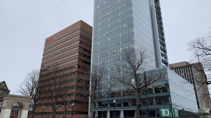 Image de tours d'entreprises au cœur d'Halifax.