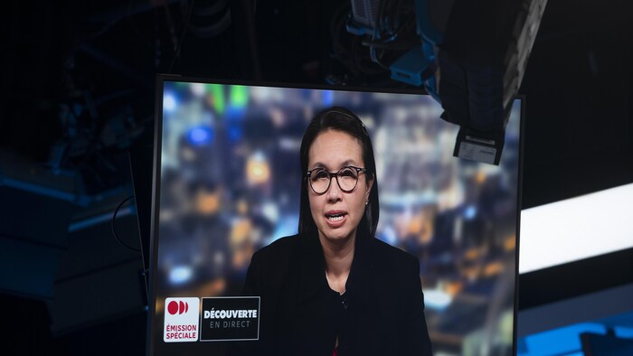 Caroline Quach sur un écran télé.