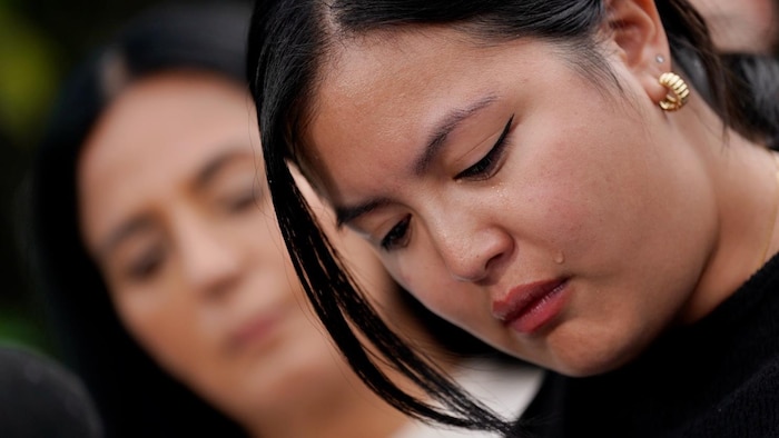 Stéphanie Valenzuela pleure.