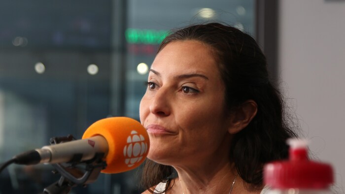 Mme Rossi, en entrevue à la radio.