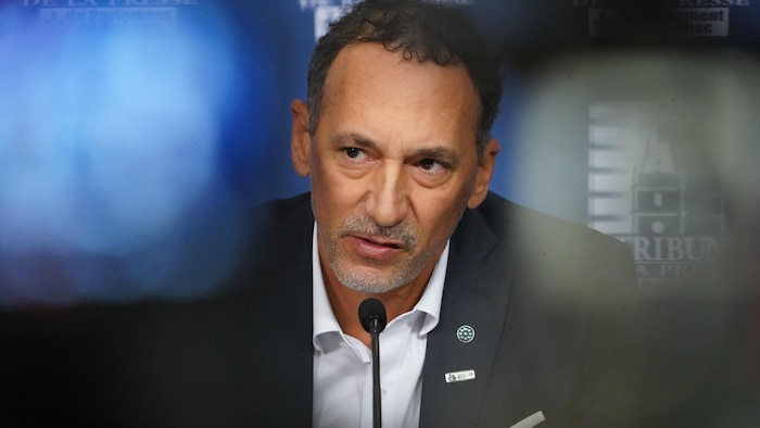 Le Dr Vincent Oliva en conférence de presse.
