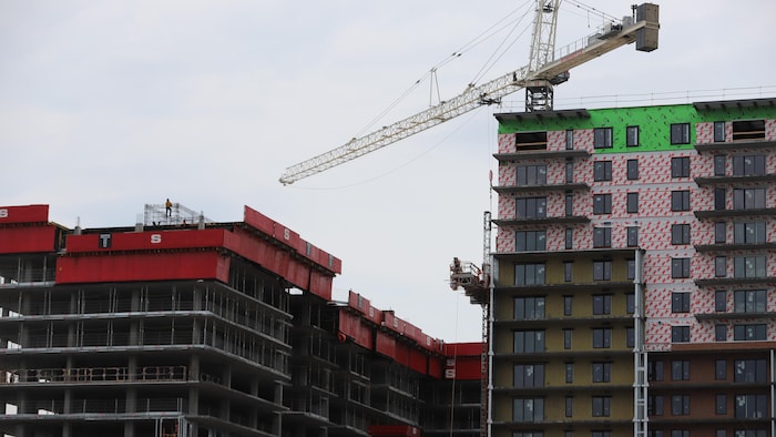 Un immeuble en construction.