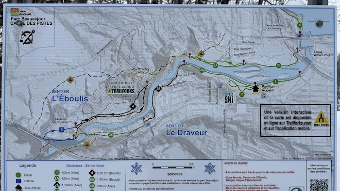 Une carte des sentiers hivernaux du parc Beauséjour.
