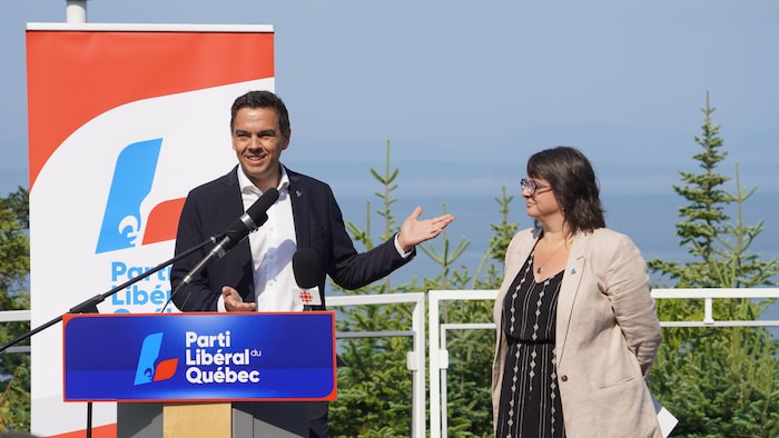 Charles Milliard lors d'une annonce de candidature à Rivière-du-Loup.