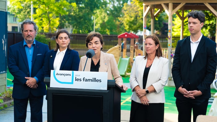 Point de presse à Rimouski.