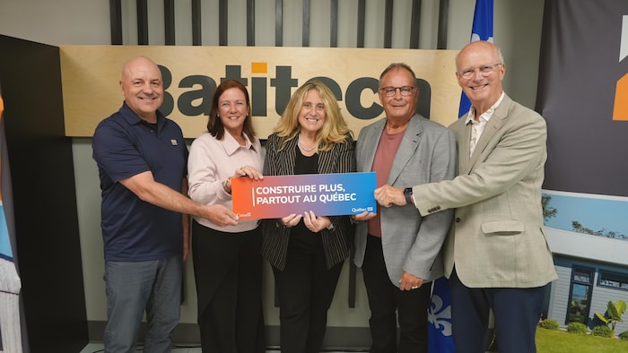 Les élus rassemblés pour une photo officielle.