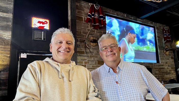 Pierre Bernier et René Morin dans leur brasserie resto-bas grill Le Piloup. 
