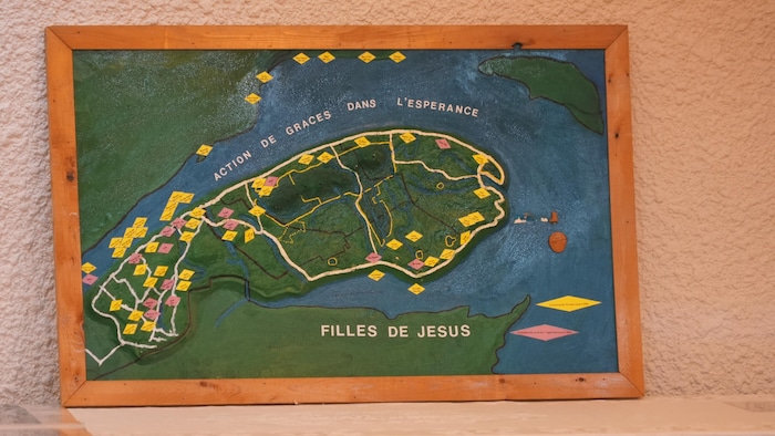 Une carte de l'Est-du-Québec avec des points jaunes et roses.