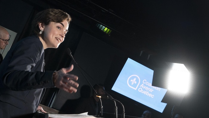 Christine Fréchette en point de presse.