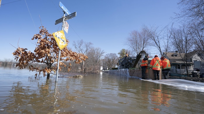 Une rue inondée.