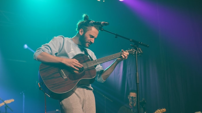Samuel Cormier sur scène.
