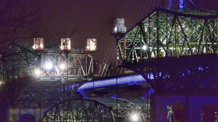Le pont Champlain lors de son démantèlement.