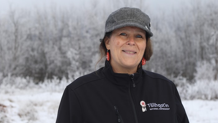 Judy Ventry pose devant la caméra.