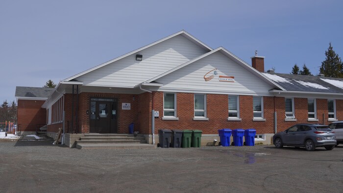 L'école Riou au printemps. 