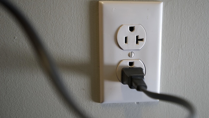 Une prise d'électricité.