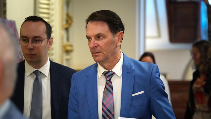 François Bonnardel sur le parquet de l'Assemblée nationale.