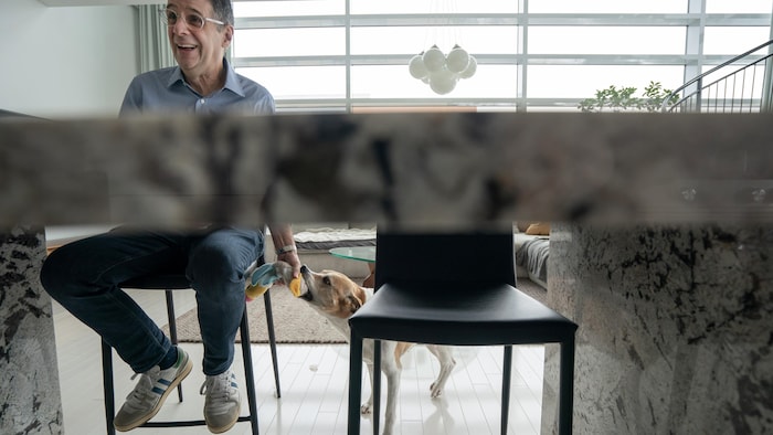 Éric Duhaime et sa chienne, Mia.