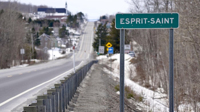 Une pancarte indiquant la limite municipale d'Esprit-Saint.