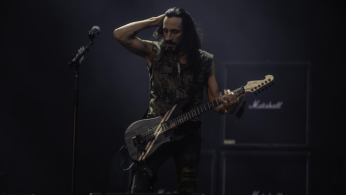 Le charismatique guitariste virtuose d'Exteme, Nuno Bettencourt.