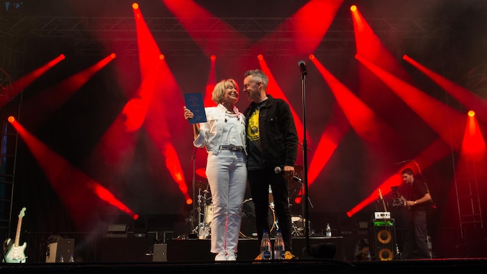 Marjo et Louis Bellavance sur scène.