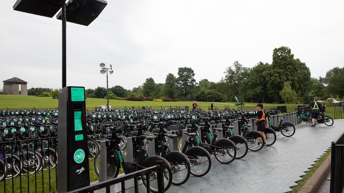Station àVélo sur les plaines pendant le Festival d'été en juillet 2025.