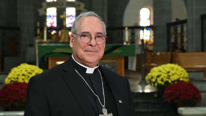 Guy Desrochers dans la cathédrale de Moncton.