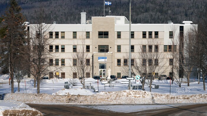 L'édifice du CLSC de Pohénégamook en hiver