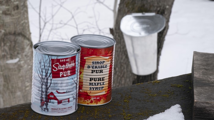 Des conserves de sirop d’érable de l’acériculteur Steve Bourdeau.