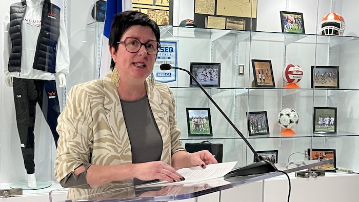 Julie Gasse, pendant la conférence de presse de l'inauguration du Cégep.