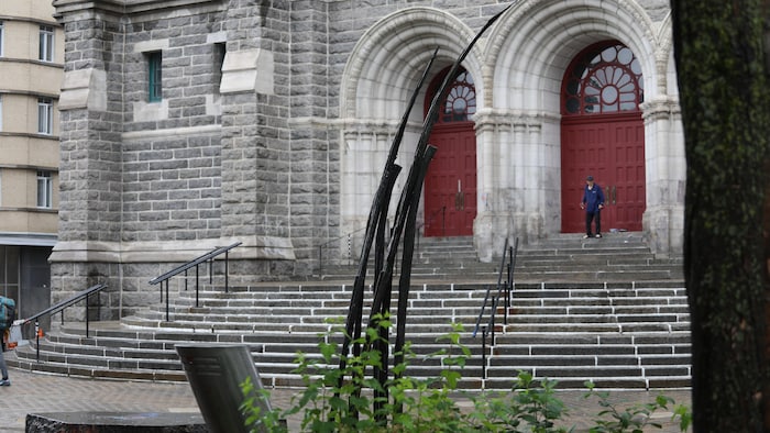 L'église Saint-Roch en été.