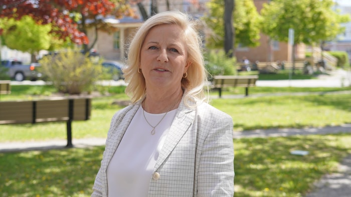 Julie Thériault.