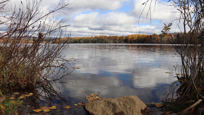 Le lac Saint-Charles en automne.