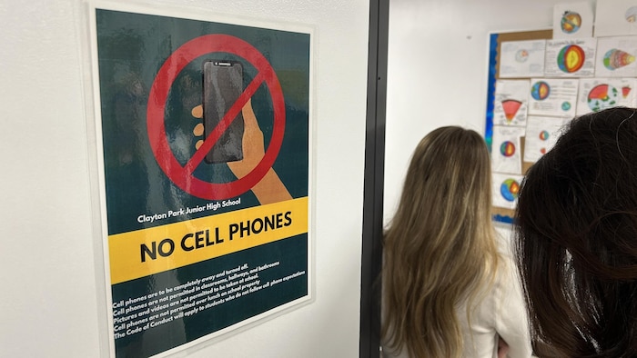 Une affiche indiquant que le cellulaire est interdit.