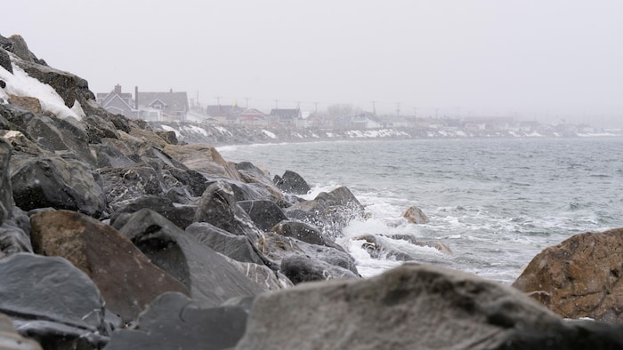 Des pierres protègent les 70 riverains de Matane-sur-Mer.