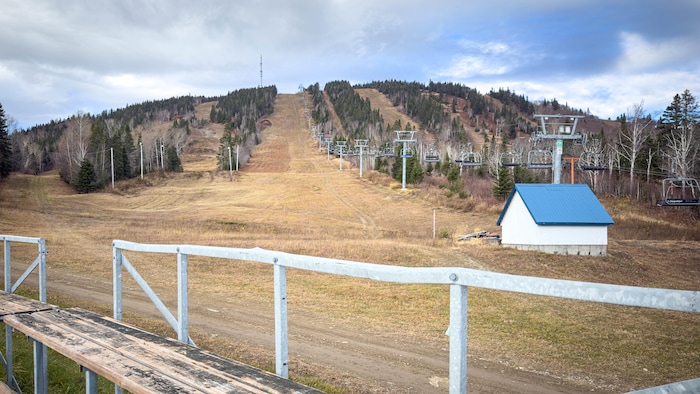 Des pistes de ski en automne.