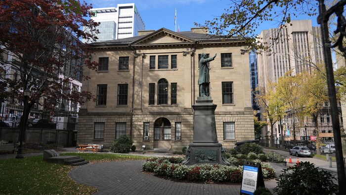Joe Howe Statue La réforme de la prise en charge des personnes handicapées a pris du ...
