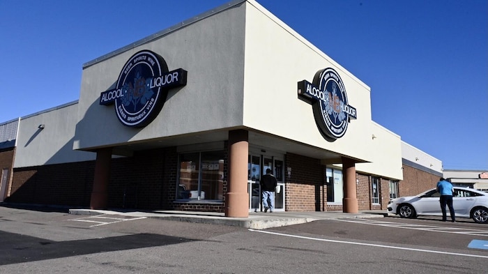 Le magasin d'Alcool NB sur la rue Régis.  