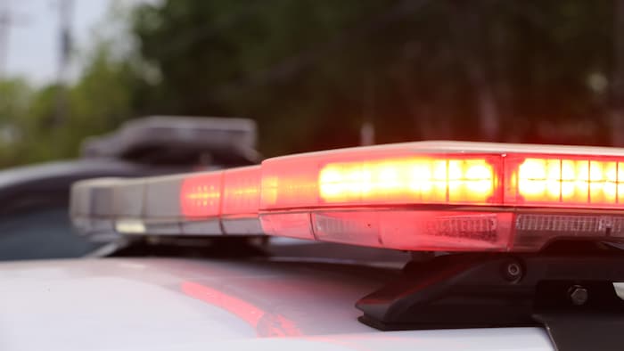 Les gyrophares d'un véhicule du Service de police de la Ville de Lévis.