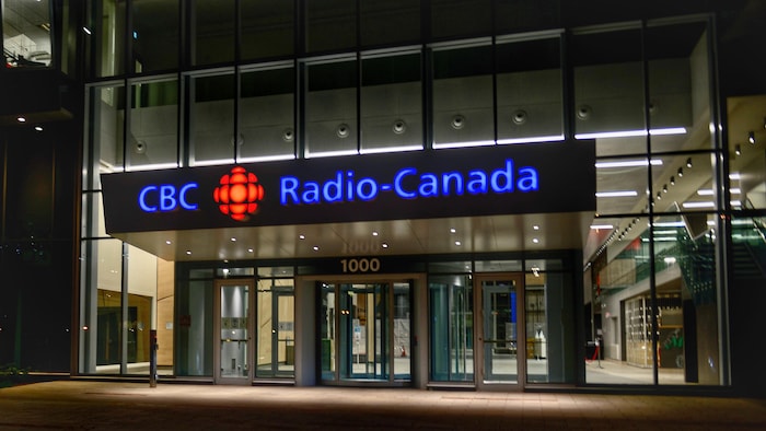 L'entrée du nouvel immeuble de CBC/Radio-Canada à Montréal.