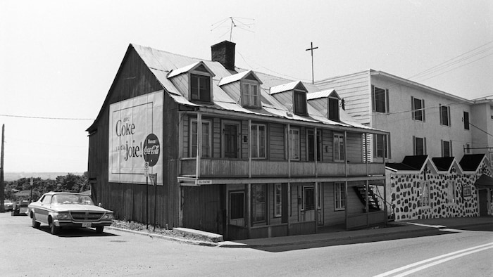 Une photo d'archives en noir et blanc de la maison Racine-Trudel