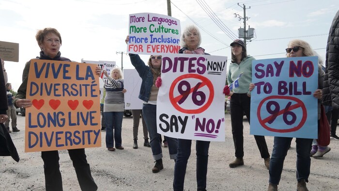 Una manifestación en Quebec contra la Ley 96.