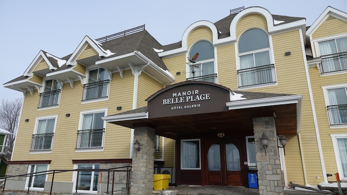 La façade du Manoir Belle Plage.