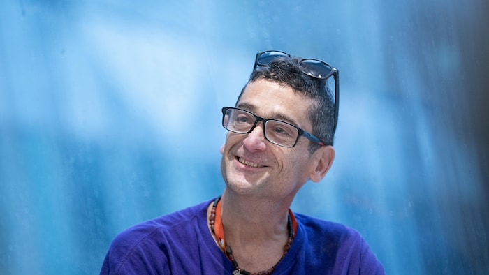 Portrait de Pierre Parent souriant.