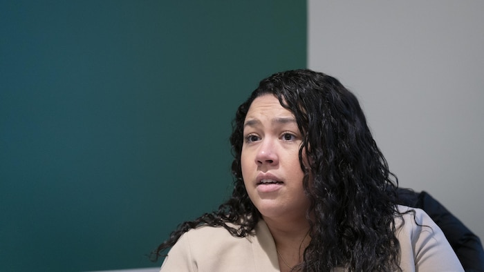 Melissa Bryan répond à des questions lors d'une entrevue.