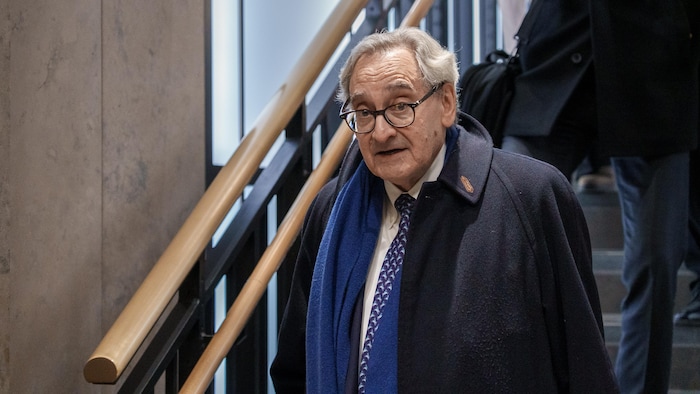 Michael Sabia arrive en comité parlementaire.
