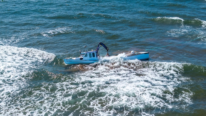 Bateau sur le côté.