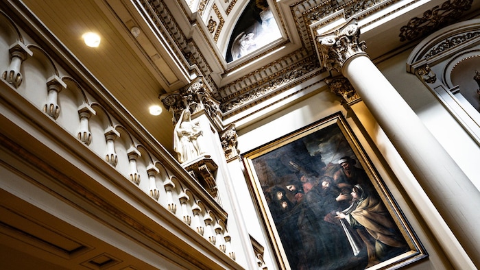 L'intérieur d'une chapelle.