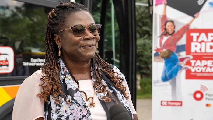 Portrait de Renée Amilcar, directrice générale des services de transport en commun de la Ville d'Ottawa. 