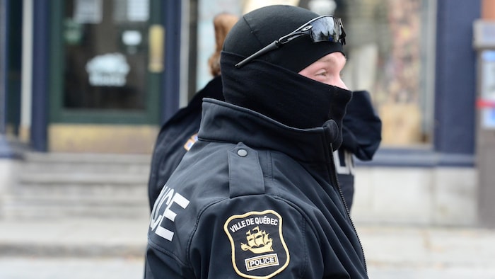 Un agent de la police de Québec.